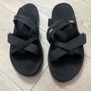 Teva Black Strappy Sandals Sz 6